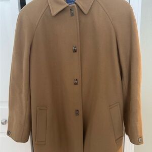 Classic Tan Coat with Notched Collar and Full-Length Sleeves